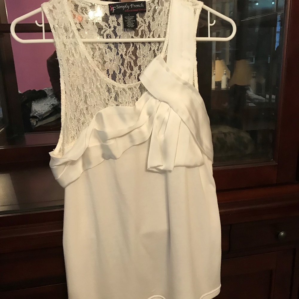 NWOT  PRETTY TOP LG